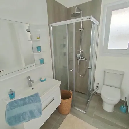 Relaxing Beachfront Apartment Vokolidha