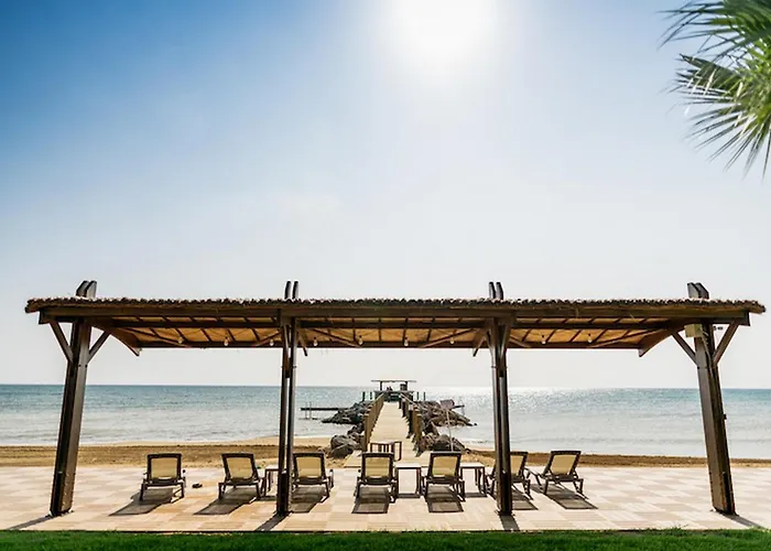 Relaxing Beachfront アパート Vokolidha